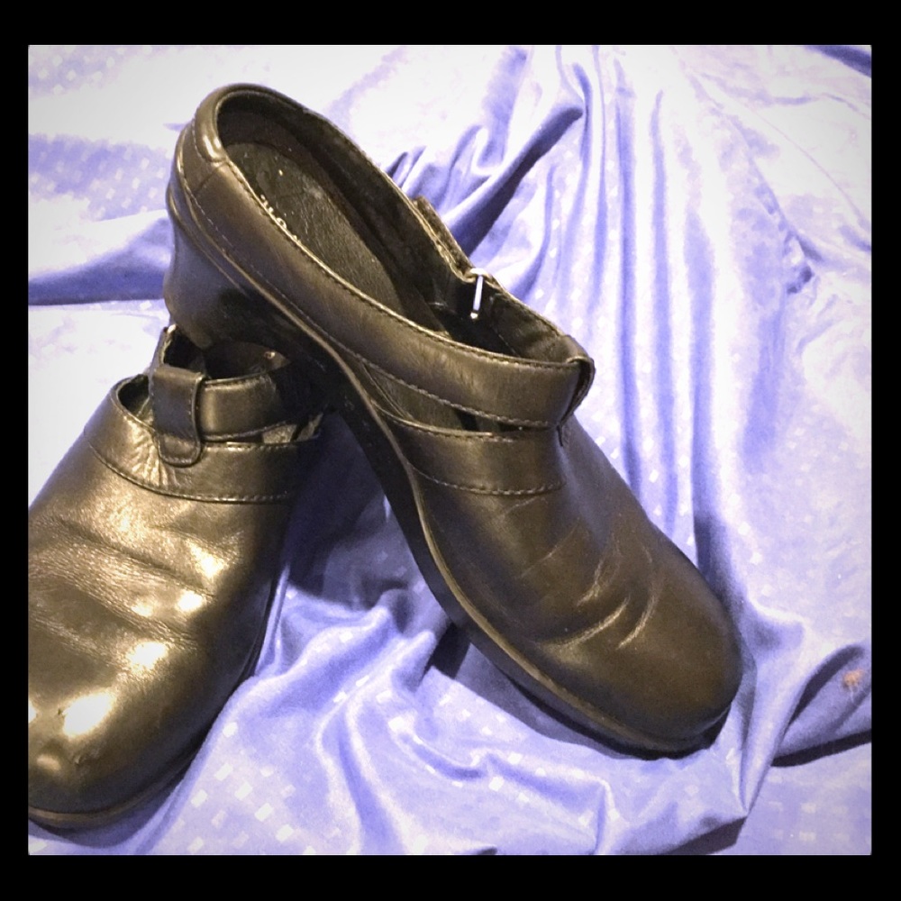 Aravon clogs for women.